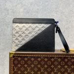 ルイヴィトンスーパーコピー スタンディングポーチ M81310 ルイヴィトンスーパーコピー スタンディングポーチ M81310