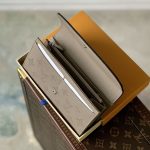 ルイヴィトンコピー 二つ折り長財布 レザー グレーベージュ M60144 ルイヴィトンコピー 二つ折り長財布 レザー グレーベージュ M60144