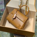 ルイ ヴィトンコピー クリュニー MINI バッグ エピ レザー M58931 ルイ ヴィトンコピー クリュニー MINI バッグ エピ レザー M58931