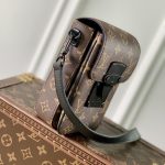 ルイヴィトン コピー ヴェルティカル・ウェアラブル ウォレット M81522 ルイヴィトン コピー ヴェルティカル・ウェアラブル ウォレット M81522