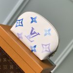 ルイヴィトン コピー モノグラム・スカイブルー 化粧ポーチ PM M82492 ルイヴィトン コピー モノグラム・スカイブルー 化粧ポーチ PM M82492