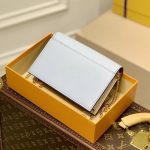 ルイヴィトン コピー ポシェット・ロックミーチェーン M81436