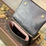ルイ ヴィトン コピー  ポシェット クッサン エンボス LV M80742