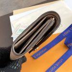 ルイヴィトンコピー 三つ折り財布 コンパクトウォレット M69800 ルイヴィトンコピー 三つ折り財布 コンパクトウォレット M69800