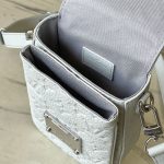 ルイヴィトンコピー ヴェルティカル・ウエアラブル スマホバッグ M82568